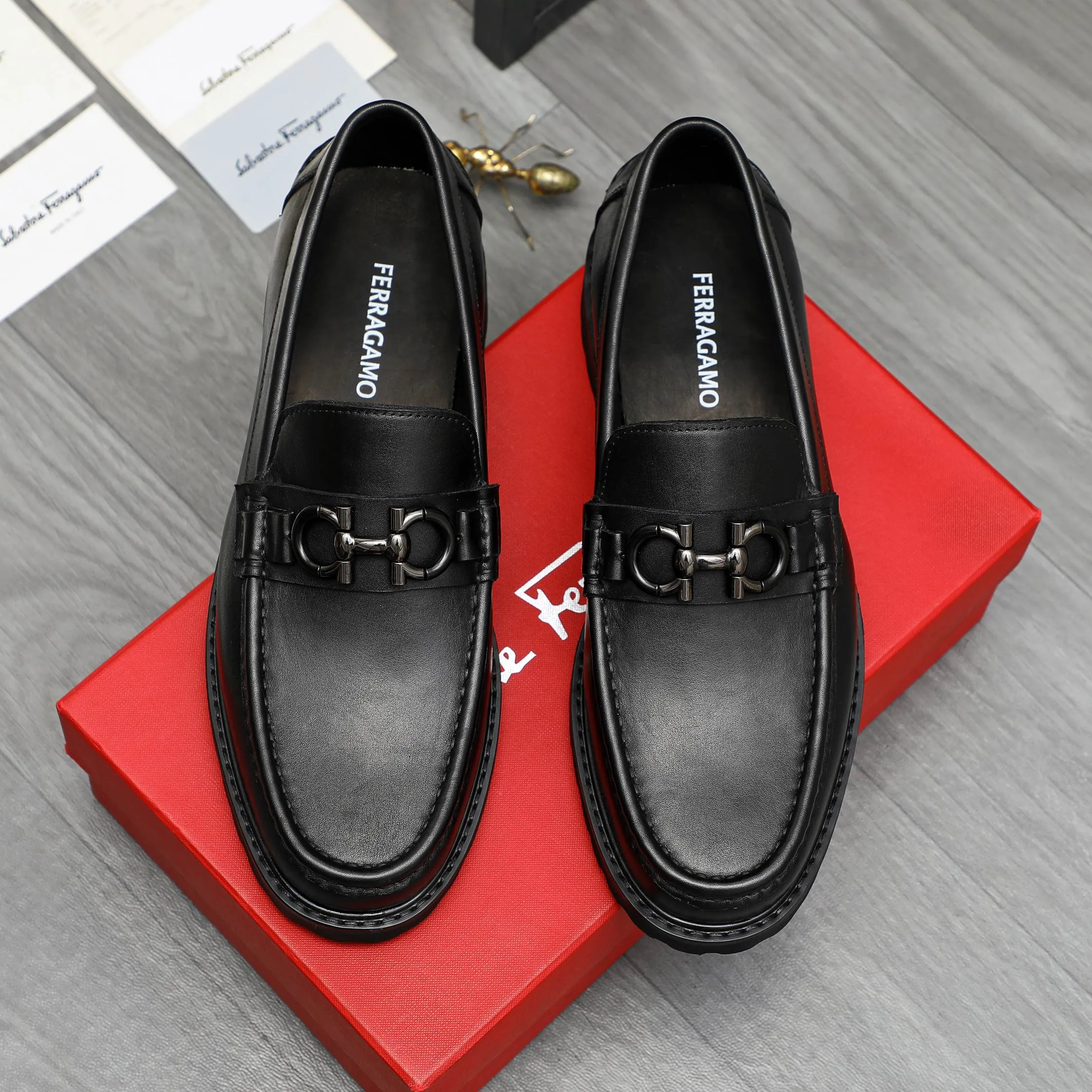 Men's shoes 💰442 Product trademark: Ferragamo "Ferragamo" business formal leather shoes Regular size: 38-46 (45.46 custom-made and non-refundable) Product materials: Selected high-quality cowhide upper, cowhide lining, non-slip rubber outsole